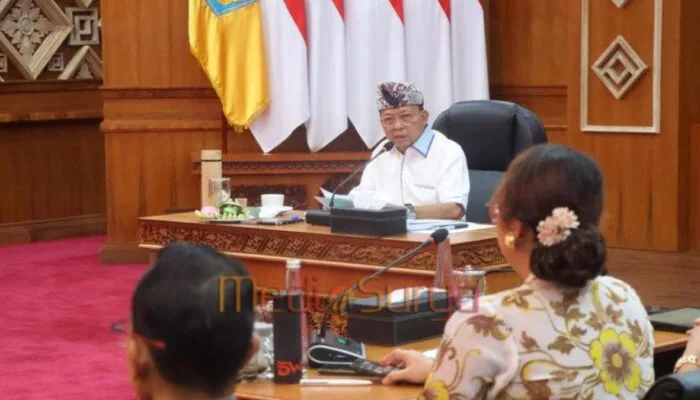 Gubernur Bali Larang AMDK saat Upacara Adat, Bendesa Adat Diminta Gunakan Tumbler