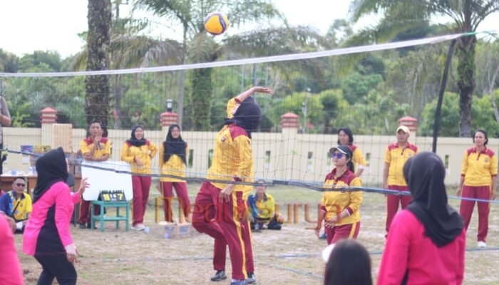 Polres Barsel Meriahkan Hari Bhayangkara Ke-79 dengan Olahraga dan Lomba Hiburan Bersama