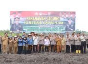 berfoto bersama usai kegiatan penanaman jagung Kapolres Barsel Bersama PT BAM Tanam Jagung Dukung Ketahanan Pangan Nasional