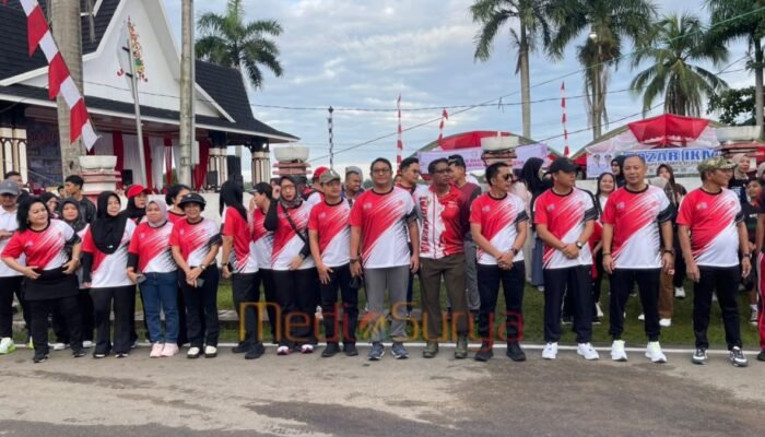 Bupati Barsel Lepas Jalan Santai HUT Bhayangkara ke-79, Ribuan Warga Ikuti dengan Antusias