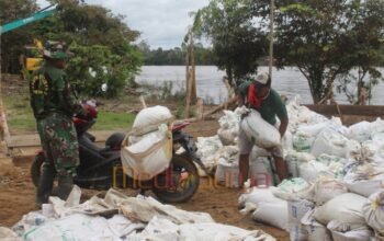 mengangkut material menggunakan motor