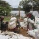 Pengangkutan Material Sirtu Pakai Sepeda Motor, Warga dan Satgas TMMD Percepat Pembangunan Jalan