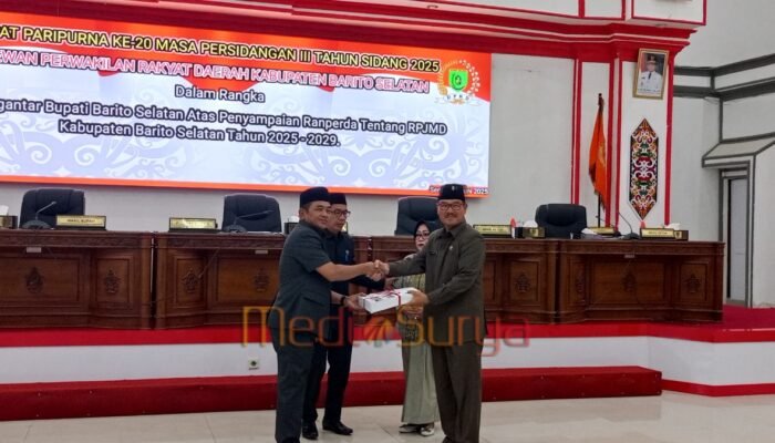 Wabup Barsel Sampaikan Pengantar Raperda RPJMD 2025–2029 pada Paripurna DPRD