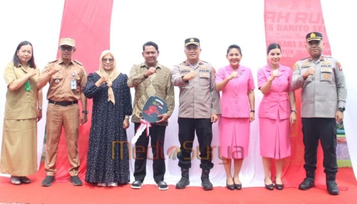 Serahkan Kunci Bedah Rumah, Kapolres Barsel: Wujud Kepedulian Polri terhadap Sesama
