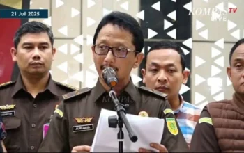 Direktur Penyidikan pada Jaksa Agung Muda Bidang Tindak Pidana Khusus (Jampidsus) Nurcahyo Jungkung Madyo saat mengumumkam tersangka baru kasus korupsi pemberian kredit dari bank ke PT Sritex, dalam konferensi pers di Jakarta, Selasa (22/7/2025). (Sumber: Tangkap layar Kompas Tv.)