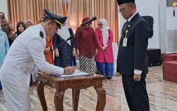 Bupati Tabalong saat melantik 35 Pejabat Administrator di Aula Dandung Suchrowardi.