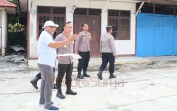 Kapolres Barsel AKBP Jecson Ricsko Hutapea bersama tim teknis dan pejabat Polres meninjau bangunan calon SPPG di Mako Satsamapta sebagai dukungan terhadap Program MBG (foto: MediaSurya/Humas Polres Barsel)