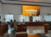 Wakil Ketua I DPRD Barsel Pimpin Pembahasan Final Ranperda Pencadangan Pangan