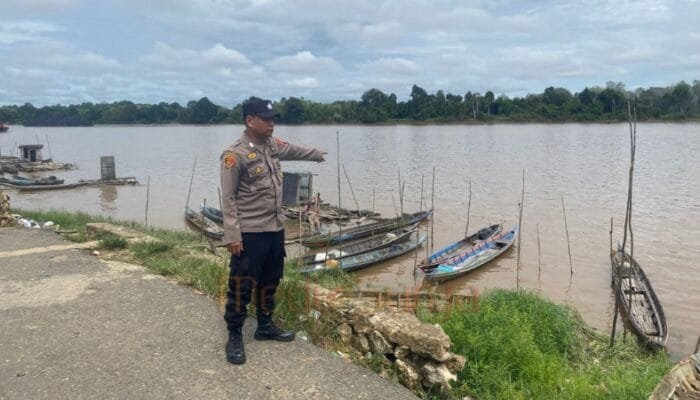 Cek Debit Sungai Barito, Polsek Dusel Patroli Dialogis Antisipasi Banjir Kiriman Hulu