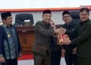 Bupati Barsel Serahkan Ranperda Pertanggungjawaban APBD 2024 dalam Paripurna ke-23