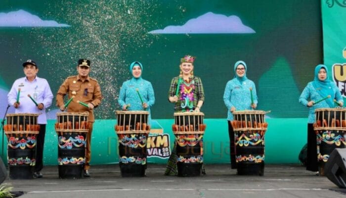 Tri Tito Resmi Buka Festival UMKM dan Pemeriksaan Kesehatan Gratis HKG Ke-53 di Samarinda