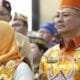 Bupati Barsel Eddy Raya Samsuri bersama Ketua TP PKK Hj Permana Sari saat dikukuhkan sebagai Ayah dan Bunda GenRe serta Orang Tua Asuh GENTING Provinsi Kalteng dalam peringatan Hari Anak Nasional ke-41 dan Harganas ke-32 di Palangka Raya, Rabu (16/7).