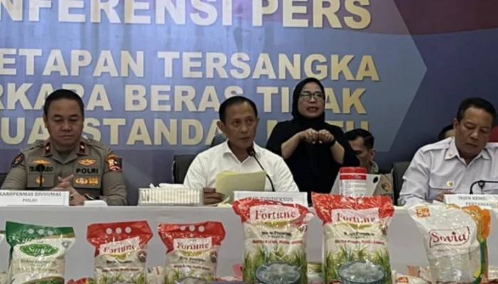 Bareskrim Sita 58,9 Ton Beras Oplosan Merek Sania dan Fortune di Serang