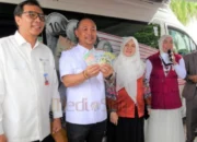 Bupati Barsel Lepas Layanan Kas Keliling Susur Sungai dan Gerakan Pangan Murah