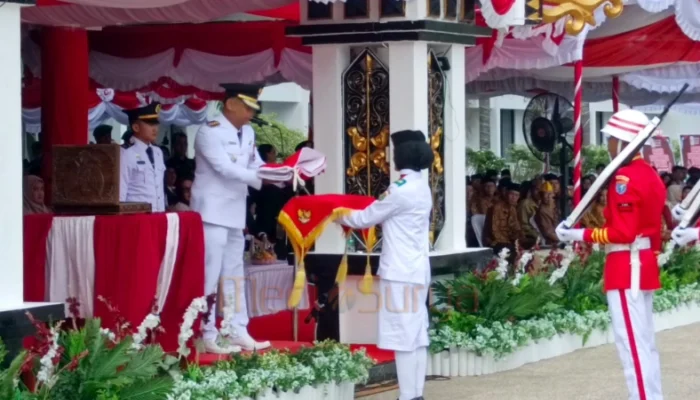 Bupati Eddy Raya Samsuri Pimpin Upacara HUT ke-80 RI di Barsel