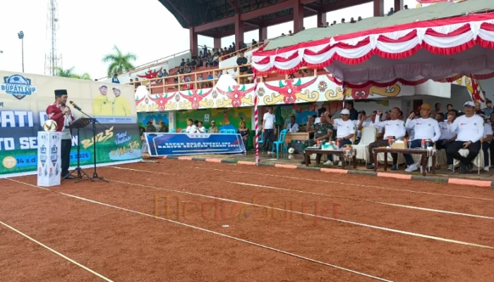 Wabup Barsel Buka Turnamen Sepak Bola Bupati Cup 2025