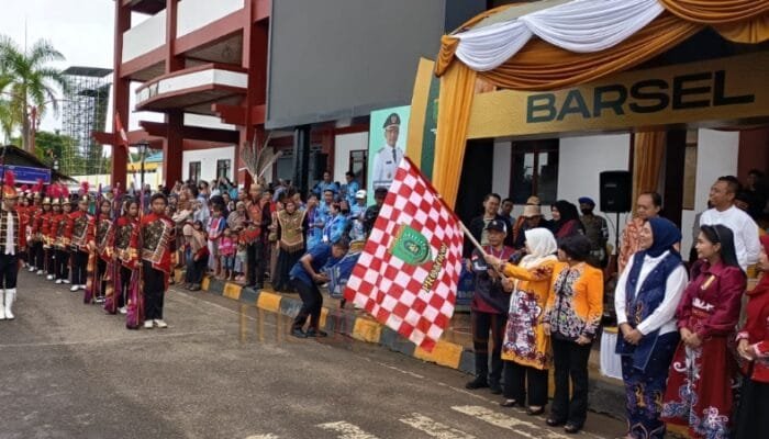 Hadiri Karnaval Budaya Harjad ke-66, Wabup Barsel Ajak Lestarikan Tradisi dan Persatuan
