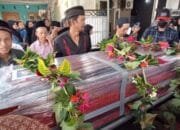 Isak Tangis Iringi Pemakaman Irawan, Korban Longsor Tambang Freeport di Mimika