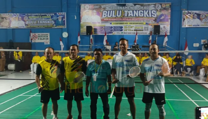 Wabup Barsel Buka Turnamen Bulu Tangkis Bupati Cup 2025, Ajak Junjung Sportivitas 