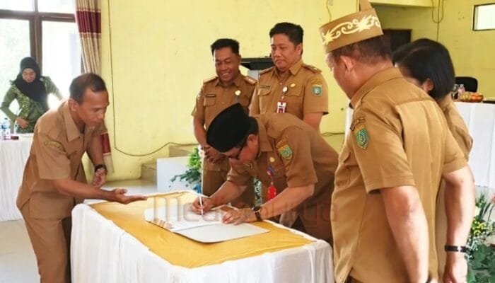 Sertijab Kadisdik Barsel, Manat Simanjuntak Gantikan Syahdani