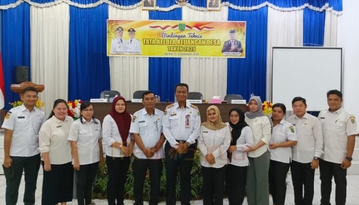 Wakili Bupati Barsel, Kadis PMD Buka Bimtek Tata Kelola Keuangan Desa 2025
