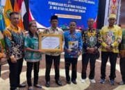 Wabup Barsel Terima Penghargaan dari Menkumham RI atas Dukungan Posbakum Desa