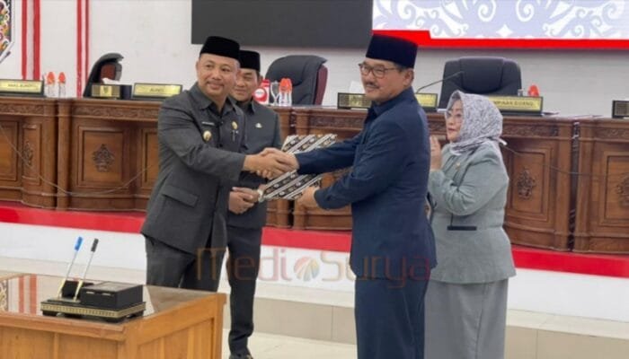 Paripurna DPRD ke-4, Bupati Barsel Sampaikan Persetujuan Dua Ranperda Strategis Tahun Anggaran 2026