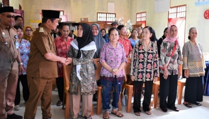 Wabup Barsel Tekankan Peran Sekolah Lansia Sejahtera dalam Tingkatkan Kesejahteraan Orang Tua