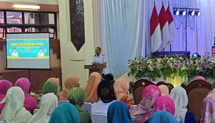 Hadiri Rakerda TP-PKK, Bupati Barsel Tekankan Penguatan Program dan Sinkronisasi Kebijakan 2025